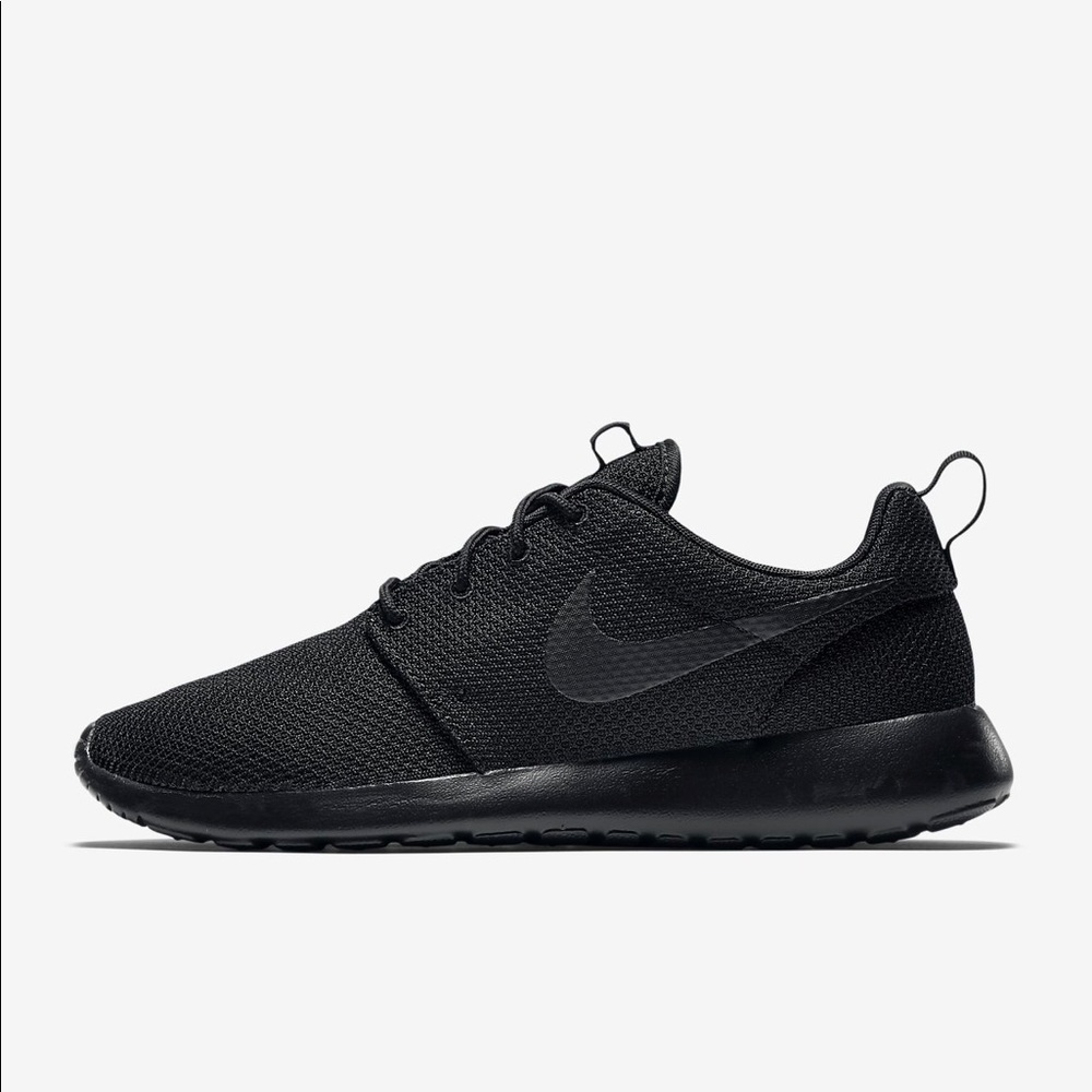 All Black Roshe Nike Sneakers